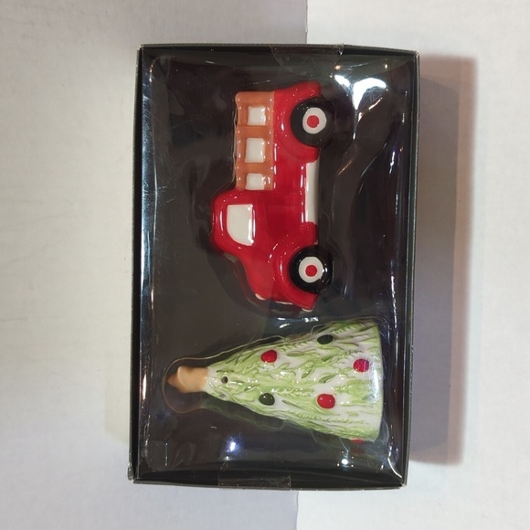 🐢Threshold Holiday Fire Truck Christmas Tree Salt & Pepper Shaker New - Picture 1 of 7